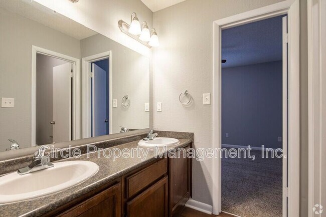 Building Photo - 2021 Highridge Dr SW