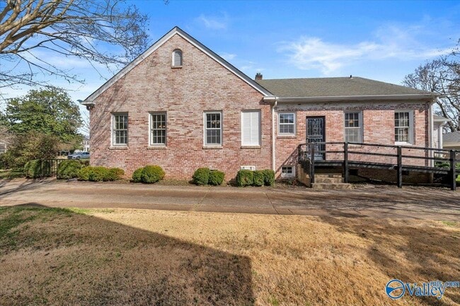 Building Photo - 412 College Ave