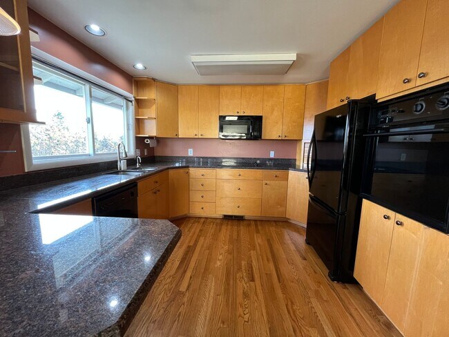 Foto del edificio - 3 Bedroom Home with Amazing Happy Valley V...