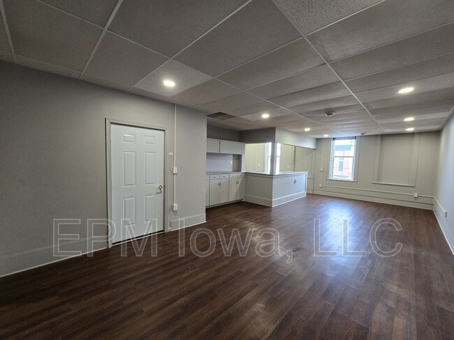 Building Photo - 107 1st St E