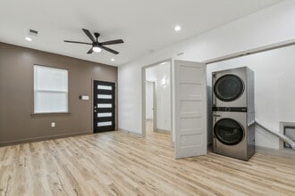 Building Photo - 3923 Clematis St