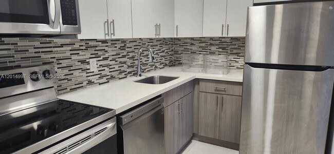 Foto del edificio - 7823 Miller Dr