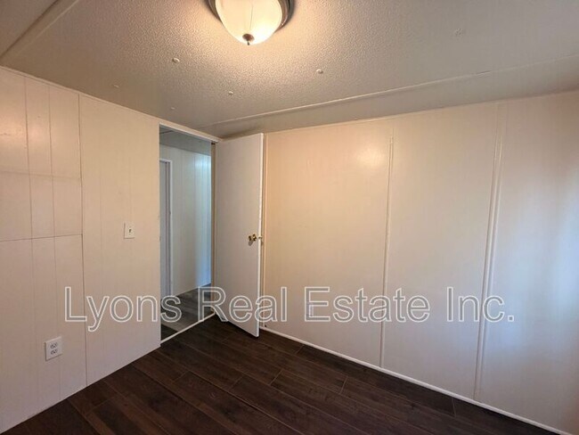 Building Photo - 7535 McDaniel Dr