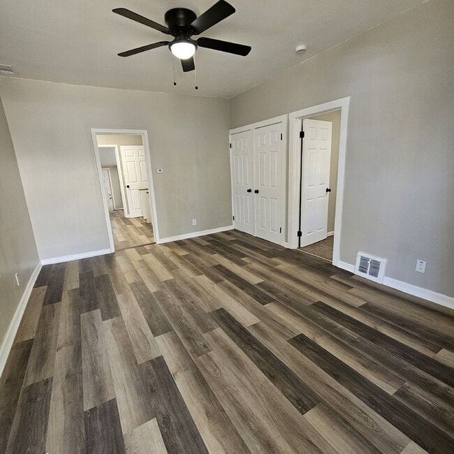 Foto del edificio - Duplex - 2 Bedroom Completely Remodeled Li...