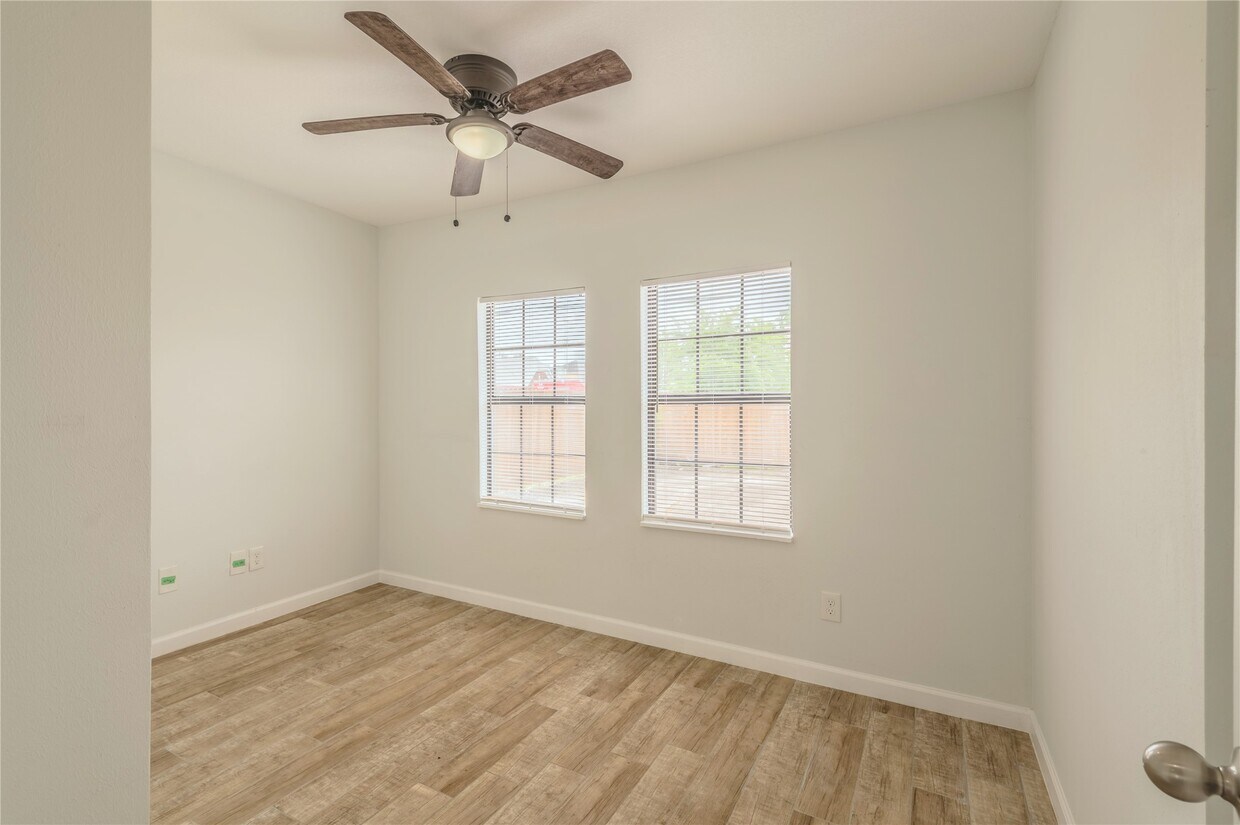 Building Photo - 2319 Rosewood St