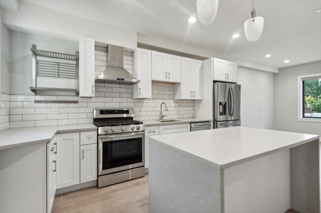 Building Photo - 3828 Baring St