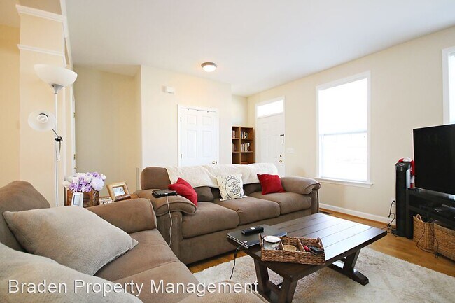 Building Photo - 2 br, 3.5 bath House - 1039 Carrington Place