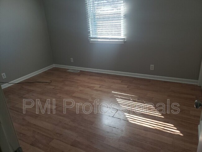 Foto del edificio - 736 E Northfield Blvd