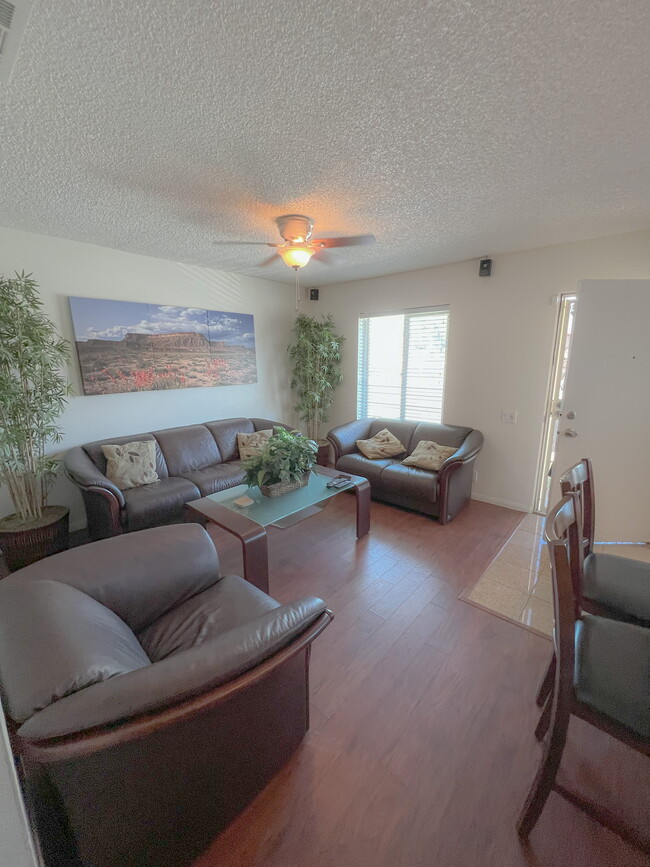 Building Photo - 82075 Country Club Dr