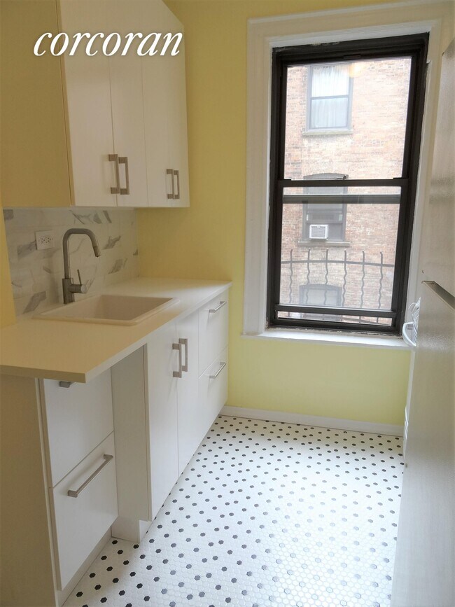 Building Photo - 507 W 111th St