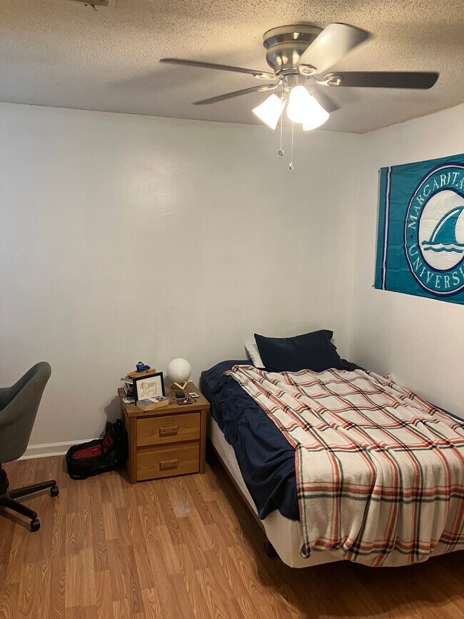 Dormitorio - 155 Anderson Hwy