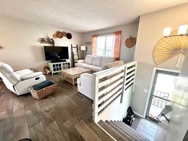 Foto del edificio - Charming and Updated 2 Bedroom House Avail...