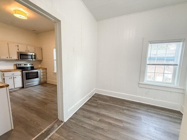 Building Photo - 63 Macks St