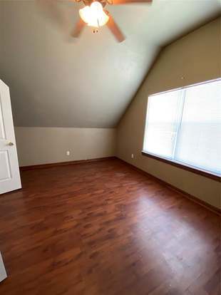 Foto del edificio - 11016 Shady Oaks Dr