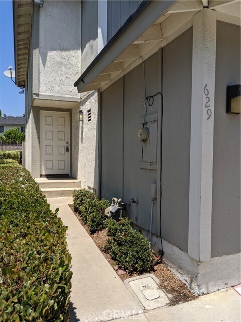 Building Photo - 629 S College Ave