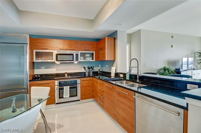 Foto del edificio - 3000 Oasis Grand Blvd