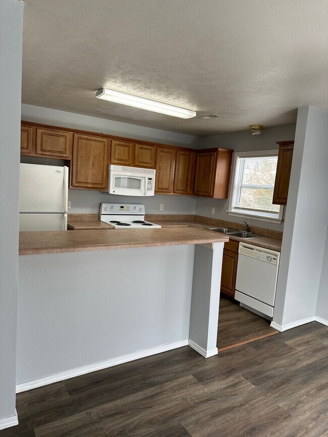 Building Photo - 1205 Westwood Dr
