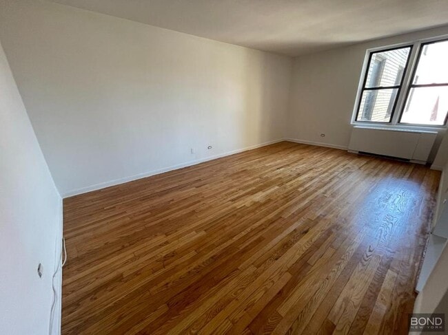 Foto del edificio - 1 bedroom in Queens NY 11106