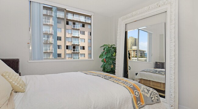 Building Photo - Breakers