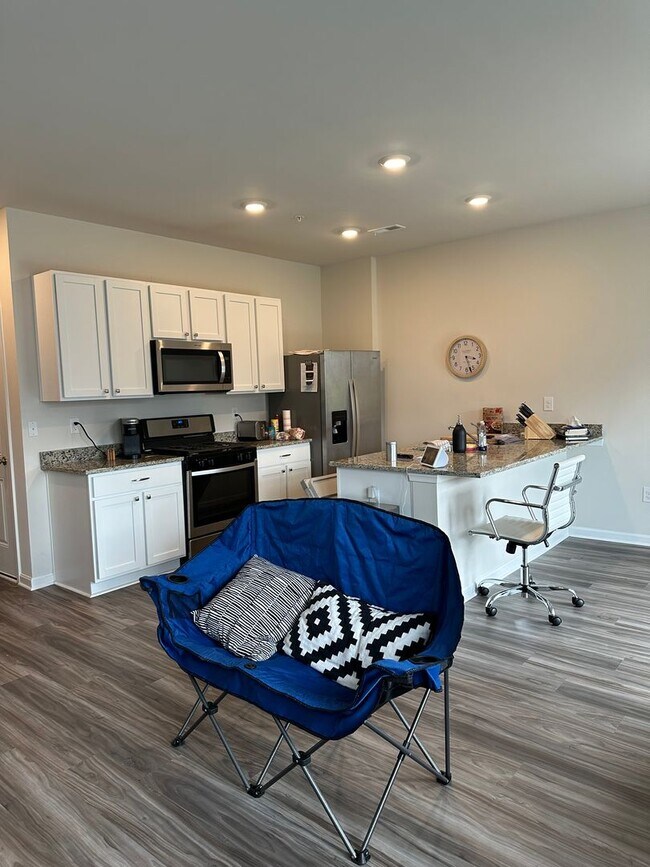 Building Photo - Beautiful 3 Bedroom Home