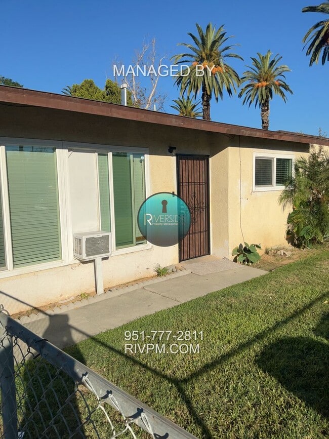 Foto del edificio - Welcome home to this beautifully refreshed...