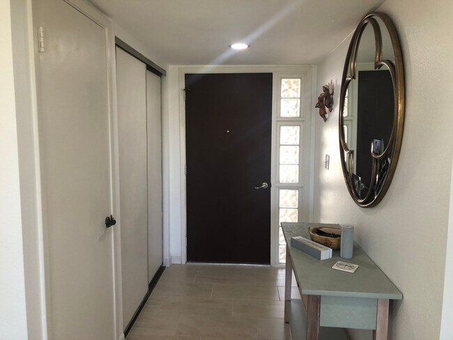 Foto del edificio - Welcome to this charming 2 bedroom, 2 bath...