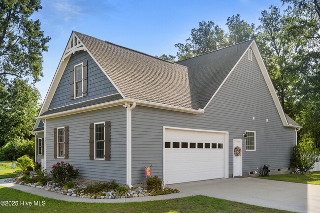 Building Photo - 201 Cypress Branch Way