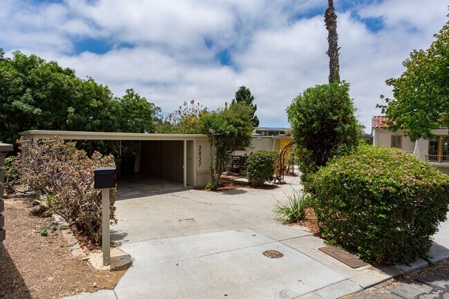 Building Photo - Renovated Post-Modern with Sweeping Canyon Views
