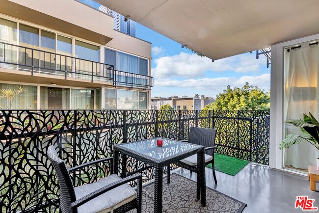 Foto del edificio - 9950 Durant Dr