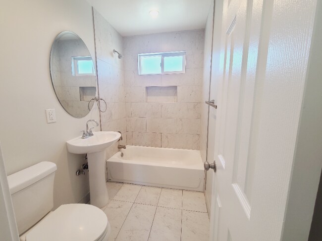 Foto del edificio - 1413 E 53rd St