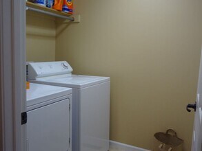 Building Photo - 413 Brookmont Dr