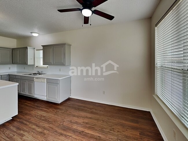 Building Photo - 1801 Wolf Creek Dr