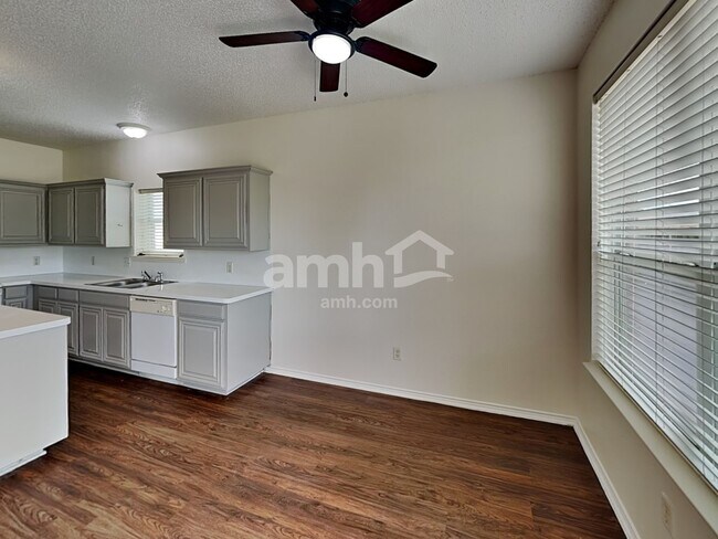 Foto del edificio - 1801 Wolf Creek Dr