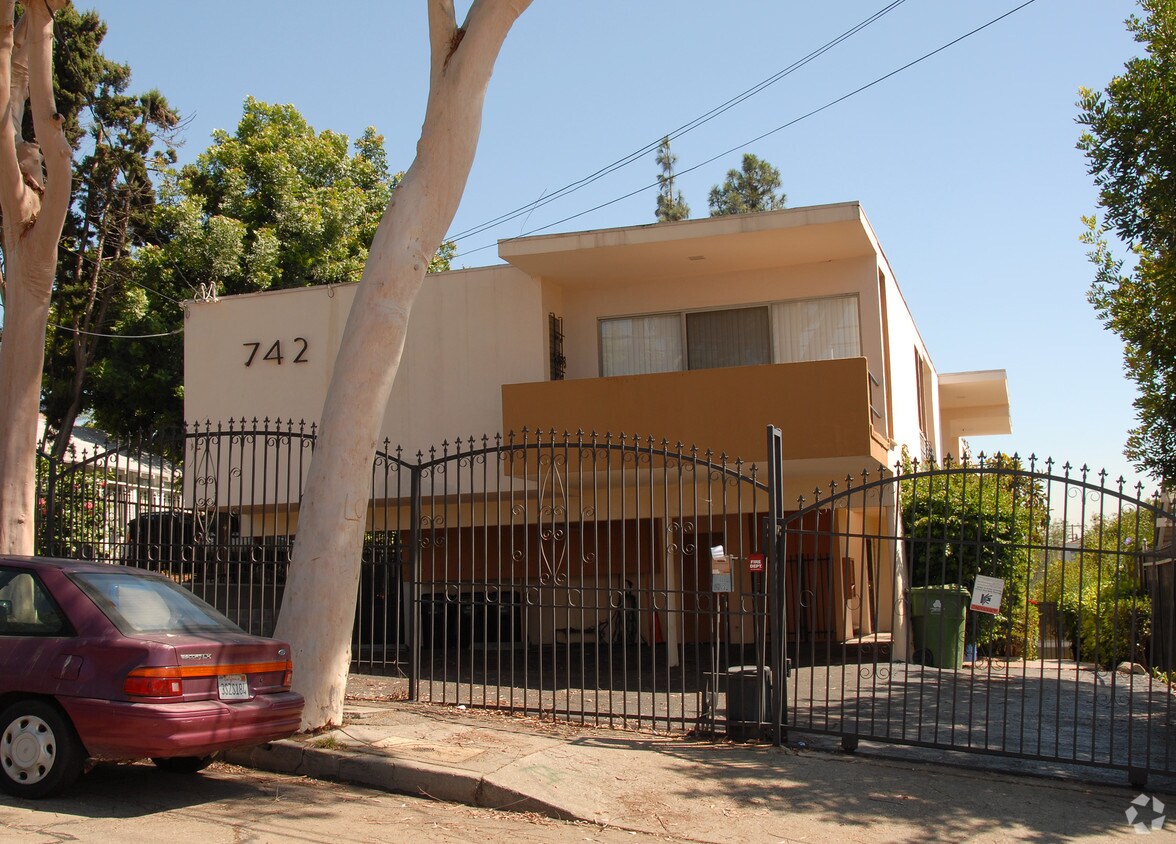 Building Photo - 742 Maltman Ave