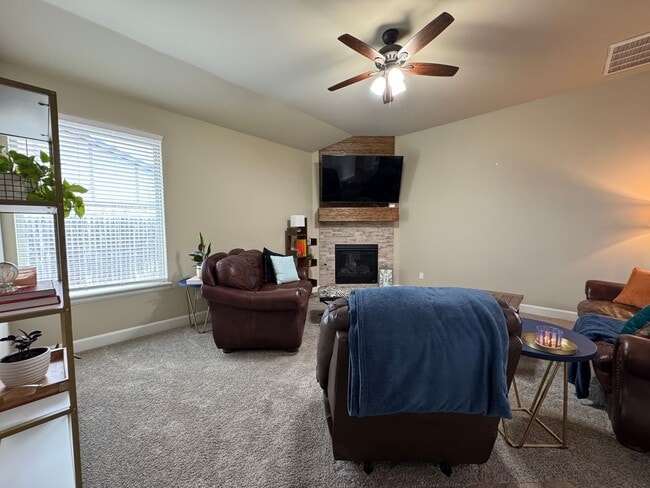 Foto del edificio - Beautiful 3 Bedroom Home with Study in Westmoore Area of OKC