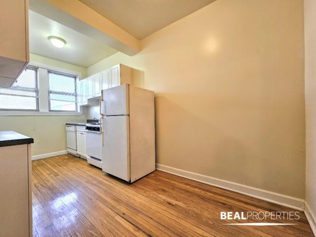 Building Photo - 1 bedroom in CHICAGO IL 60657