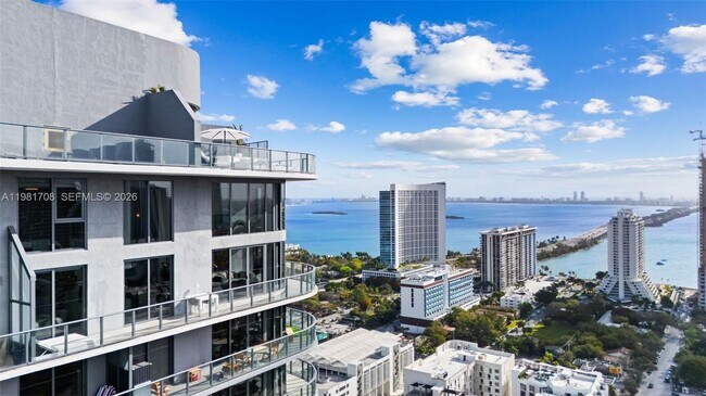 Foto del edificio - 121 NE 34th St