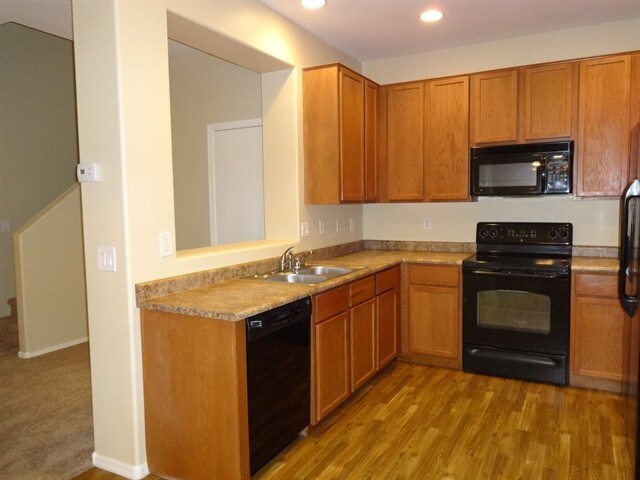 Building Photo - 938 E Brooke Place
