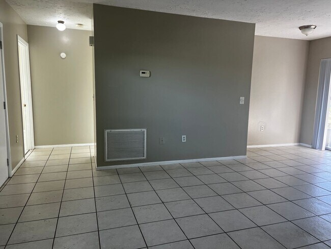 Building Photo - 558 Briarwood Rd
