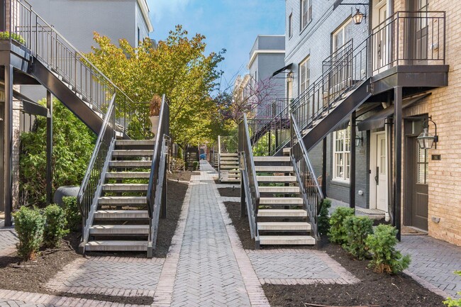 Building Photo - 90 Normandy Ave