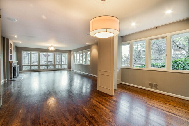 Foto del edificio - 2980 SW Montgomery Dr