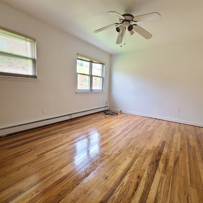 Bedroom - 7006 Cottage Ave