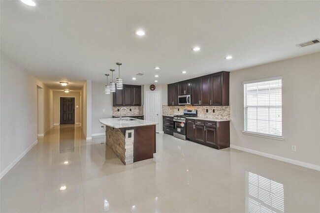 Foto del edificio - 7718 Shavano Ln