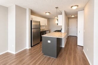 Building Photo - 605 W Lake St