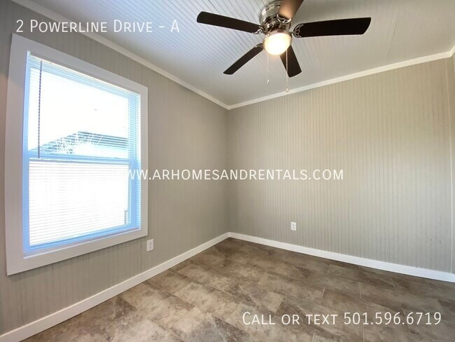 Foto del edificio - 2 Powerline Drive - A | $795 | 2 beds, 1 f...
