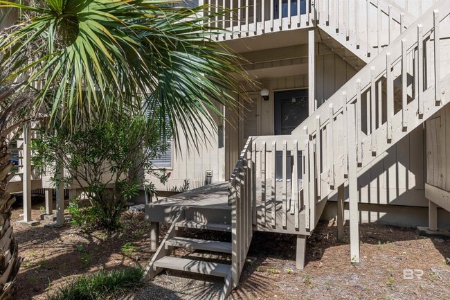 Building Photo - 1061 Sea Cliff Dr N