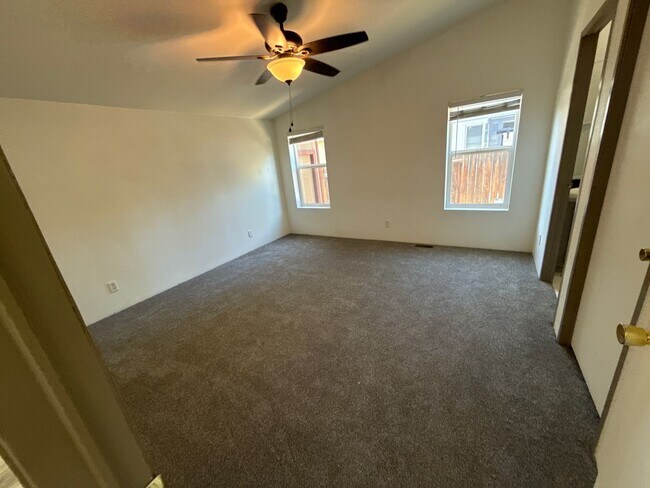 Foto del edificio - PETS Considered! SW Old Mill Area 4 Bdrm, ...