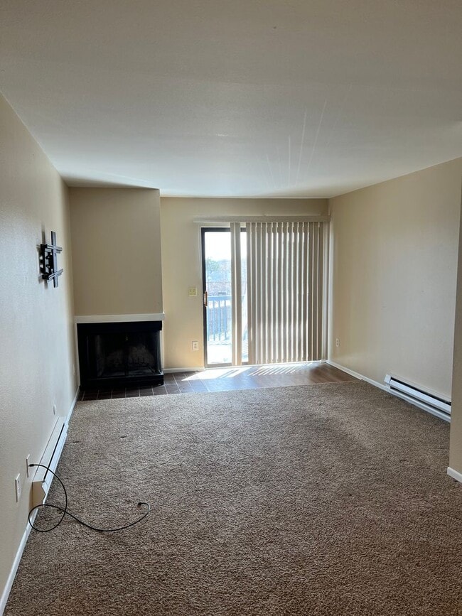 Building Photo - 2 Bedroom 1 Bathroom Apartment