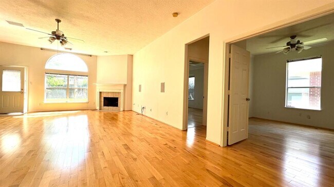 Building Photo - 14112 Spring Knoll Ln