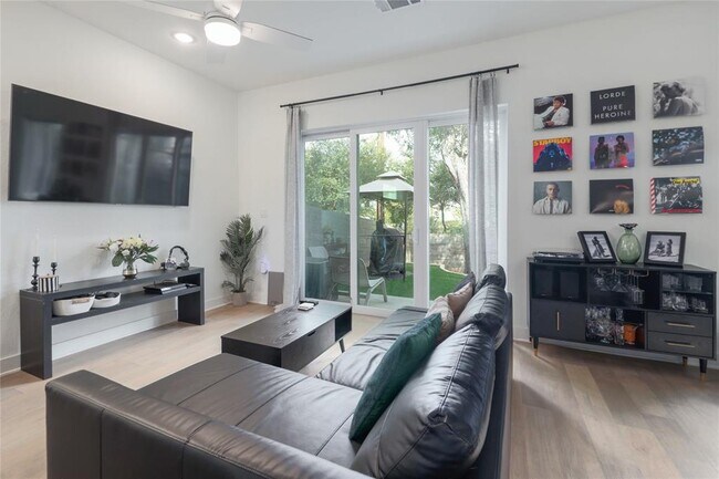 Foto del edificio - 5820 Sutherlin Rd